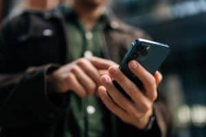 Pisanie wiadomości na telefonie